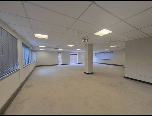 2,470M² OFFICE TO LET IN PARKTOWN